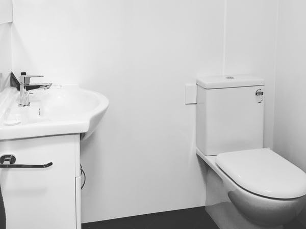 Basement Budget Studio - Bathroom
