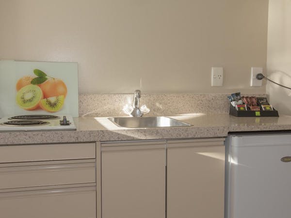 Two Bedroom With Lake View - Kitchen Sink